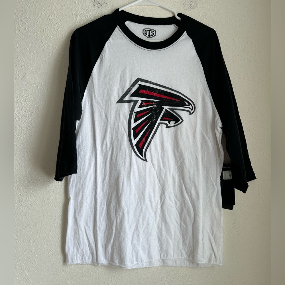 NWT UTS Official NFL Apparel Atlanta Falcons Raglan Distressed Men’s Tee Small
